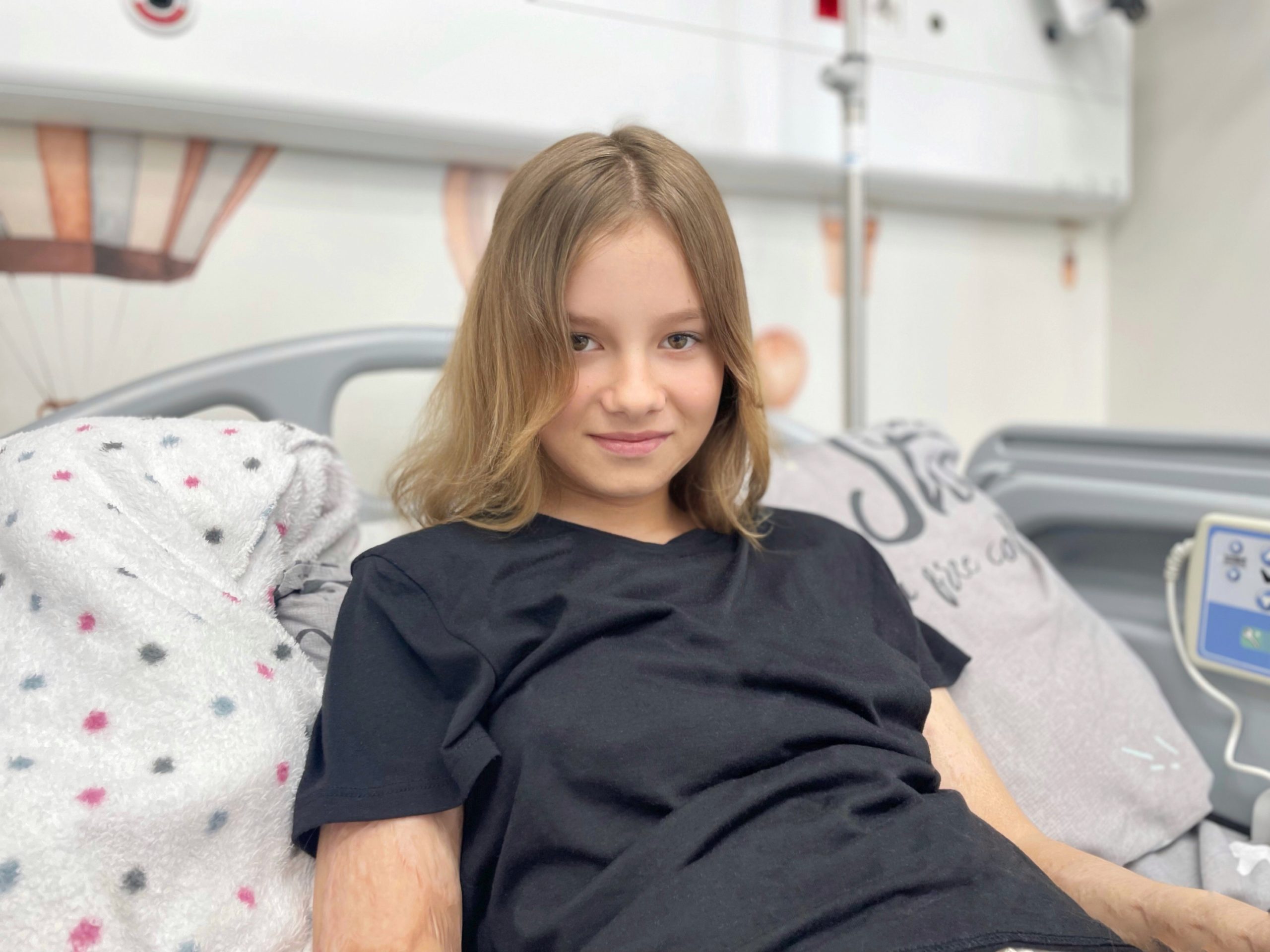 Юній українці, яка 10 зі своїх 13-ти років бореться зі слідами від опіків, допоміг американський пластичний хірург!
