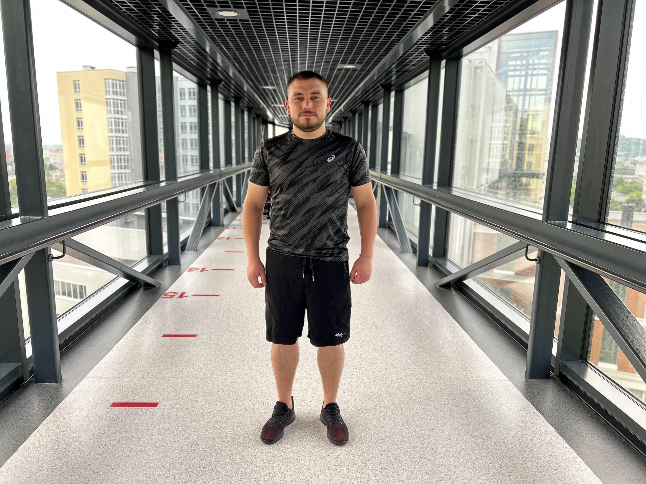 Змінив форму залізничника на військову!