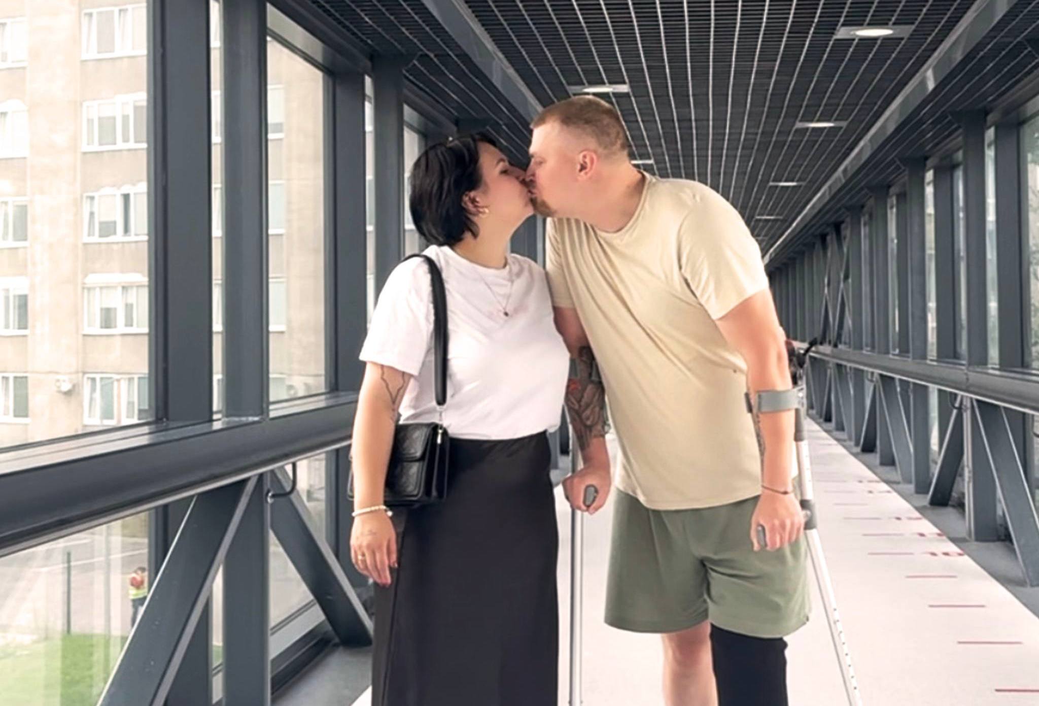 Їх познайомила війна – неймовірна історія кохання піхотинця та бойової медикині!