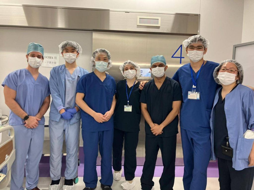 На фото команда лікарів на стажуванні в Японії.