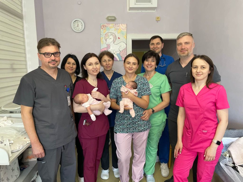 Вперше у Дитячій Лікарні Святого Миколая немовляті вагою 1600 грамів виконали складну операцію з усунення атрезії стравоходу малоінвазивно — без розрізу грудної клітки!