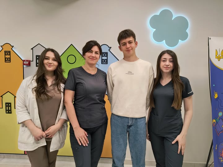 Школяр ледь не втратив зір через пустощі на уроках!