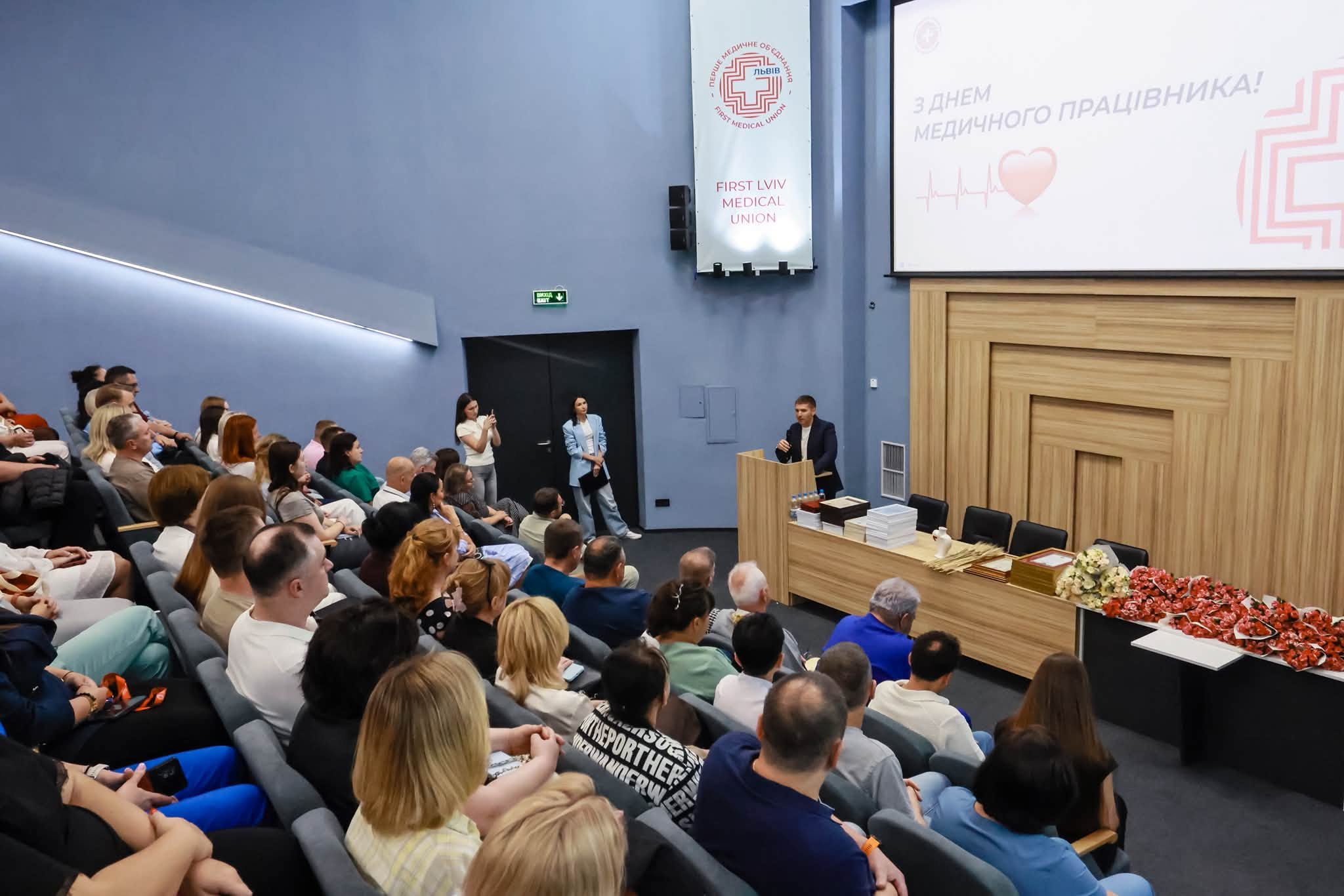 Медичним працівникам Першого медоб’єднання Львова вручили відзнаки з нагоди професійного свята!