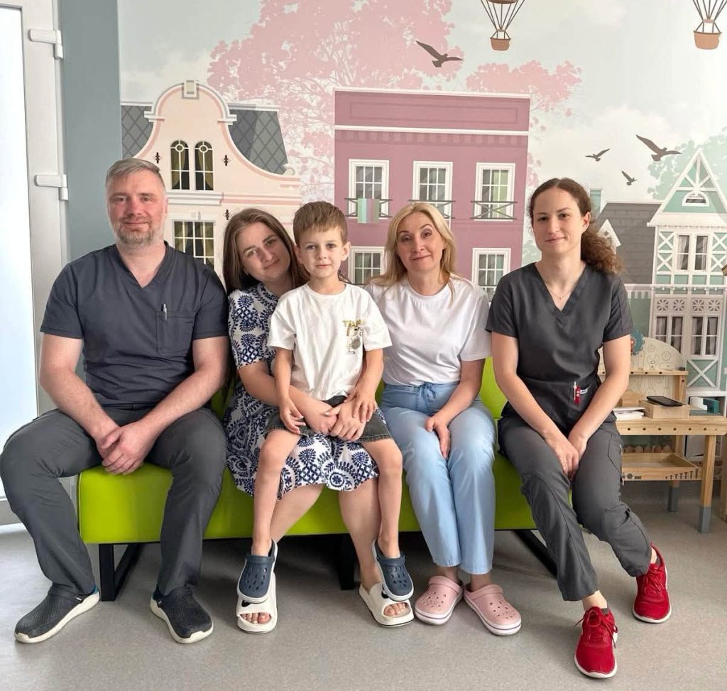 «Ми 5 років жили з думкою, що найкращу допомогу знайдемо лише за кордоном. Але саме в Україні наш син отримав шанс на здорове життя»